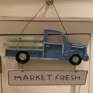 Market Fresh Sign